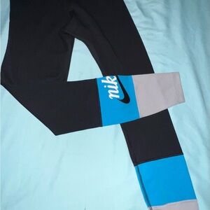 Nike Women’s Black and Blue Leggings